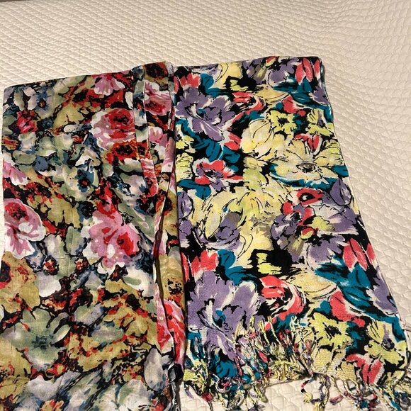 Scarfs/ Shawls - Picture 3 of 6